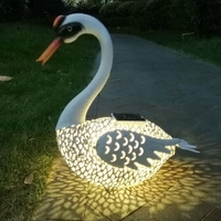 Decoratiune de Gradina cu Lampa solara, Vafy, Model Lebada, Iluminare Led si Incarcare Solara, 39.5 x 35.5 x 14 cm, din Fier, Alb