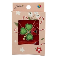 Martisor Brosa Mica in Cutie, Jolie, Dimensiune Brosa 2.5-3cm, Material Metal, Model Trifoi, Cutie Roz
