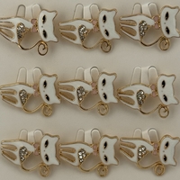 Set 12 Brose Martisor Primavara, Jolie, Model Pisica Alba cu Pietre
