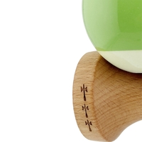 Kendama X Originala, Profesionala, Flippy, Big Cups V2, Super Sticky cu Cupe Mari, din lemn 18 cm, Rulment Metalic cu Ata 55 cm, Verde deschis/Alb
