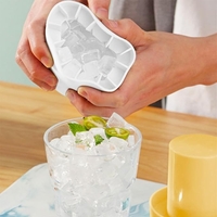 Tava de Gheata din Silicon cu Capac, Flippy, Forma de Gheata pentru Racirea Bauturilor, in Forma de Pahar, Silicon fara BPA, Cuburi de Gheata, 9x8.5x8 cm, Galben