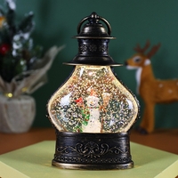 Decoratiune de Craciun tip Felinar, Flippy, Glob de Cristal cu Fulgi de Zapada, Model Om de Zapada, Ornamentat cu Luminite Interioare, 14.5 x 9 x 3 cm, Rama Neagra, Transparent