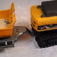 Set utilaje construction RC cu excavator si basculanta, lumini si abur, telecomanda, 3 accesorii incluse