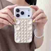 Husa cu Ventuze, Vafy, Compatibila iPhone 17 Pro, din Silicon, Interior Microfibra, Crem