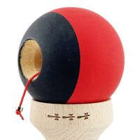 Kendama X Originala, Profesionala, Flippy, Cupe Mari KING SIZE V3, Rubber Grip, Gaura in Baza, Rulment Metalic, din lemn 18 cm, Ata 62/65 cm, Bicolor Rosu/Negru