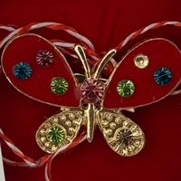 Martisor Brosa Mica in Cutie, Jolie, Dimensiune Brosa 2.5-3cm, Material Metal, Model Fluture Rosu