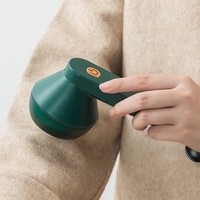 Aparat Pentru Curatat Scame, Par Si Praf, Vafy, Pentru Diferite Tipuri De Material, Cu Lame Din Otel Inoxidabil, Incarcare Prin USB Type-C, Cu Perie De Curatare si Cablu USB Incluse, Verde, 135 x 75 mm