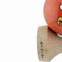 Kendama X Originala, Profesionala, Flippy, Brown Monkey, Super Sticky cu Cupe Mari King Size V3, Rulment Metalic si Gaura in Baza, din Lemn 18 cm, Ata 62/65 cm, Rosu