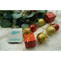 Set de 12 ornamente de brad, Flippy, de tip Glob, Rosu/ Auriu, din polistiren, cu finisaj sclipitor , cutie 4 cm adancime x 20 cm inaltime x 12 cm lungime)