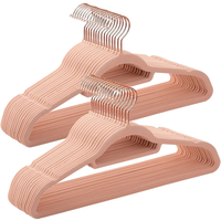 SONGMICS Set de 30 de umerase pentru haine, anti-alunecare cu catifea, bara de cravata si carlig pivotant, 43,5 cm, roz