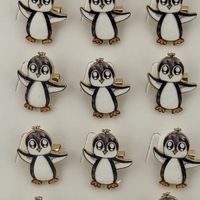 Set 12 Brose Martisor cu Pinguin Copii, Jolie, Brose din Metal, Aspect Lacuit, 2,5 x 3 cm per Unitate, Alb