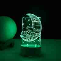 Lampa LED decorativa, Flippy, 3D, Ursulet si Semiluna, cu telecomanda, doua moduri de alimentare USB si baterii, 20 cm inaltime, din material acril si lumina multicolora, alb