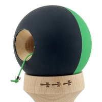 Kendama X Originala, Profesionala, Flippy, Cupe Mari KING SIZE V3, Rubber Grip, Gaura in Baza, Rulment Metalic, din lemn 18 cm, Ata 62/65 cm, Bicolor Verde/Negru