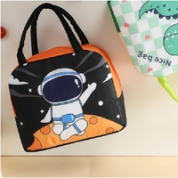 Geanta Termoizolanta pentru Copii, Flippy, 23x13x19 cm, Model Imprimeu Astronaut, din Folie de Aluminiu si Panza Oxford, Negru/Portocaliu
