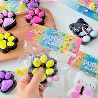 Jucarie Antistres Squishy, Flippy, cu Revenire Lenta, Squeeze Pinch Family, Model Labuta de Pisica, 6.8x6.2 cm, 55g, Ambalaj Transparent, Galben