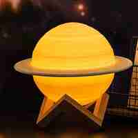 Lampa de Veghe, Flippy, Model Planeta Saturn, 3D, Lumina Alb Cald, Suport din Plastic, cu Baterii, 13 cm, Alb