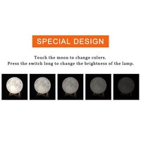 Lampa de veghe in forma de luna cu stele 3D Moon Light, Acumulator integrat, alimentare USB, stand din plastic inclus, 13 cm, 16 culori, Multicolor, Telecomanda inclusa, Flippy
