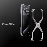 Husa Armor X Compatibila cu iPhone 15 Pro, Vafy, Aliaj de Aluminiu, Antisoc, Antizgarieturi, Impermeabila, Margini cu 2 Straturi, Aderent, Montare Usoara, Surubelnita Inclusa, Gri Metalizat