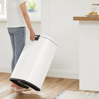 SONGMICS Cos de gunoi din otel cu pedala, galeata interioara plastic, capac inchidere lenta, 50L, 43x32x66cm, alb