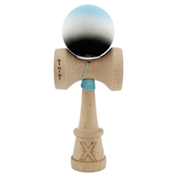 Kendama X Originala, Profesionala, Flippy, Cupe Mari KING SIZE V3, Rubber Grip, Gaura in Baza, Rulment Metalic, din lemn 18 cm, Ata 62/65 cm, Gradient Albastru deschis/Alb/Negru