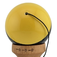 Kendama X Originala, Profesionala, Flippy, Big Cups V2, Super Sticky cu Cupe Mari, din lemn 18 cm, Rulment Metalic cu Ata 55 cm, Galben/Negru/Verde
