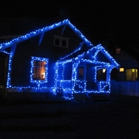 Instalatie Craciun, 95 m, 950 Led-uri ,Liniara, Albastru, 8 jocuri de lumini, Transformator cu telecomanda, Interconectabila, Prelungitor 3 m inclus, Fir Transparent, Vafy