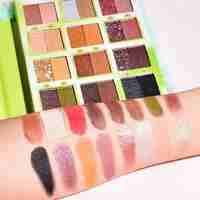 Set de Machiaj Kevin&Coco, 38 culori, Fard Ochi, Iluminatoare si Contouring, Husa Pufoasa, Model Broscuta, 17.3x12.5x5 cm, Multicolor