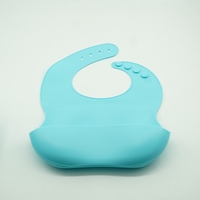 Set 8 piese diversificare bebelusi si copii din silicon Flippy, baveta, farfurie compartimentata cu ventuza, bol cu ventuza, tacamuri din lemn si silicon, cana pentru gustari, fara alergeni, albastru