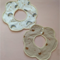 Baveta Tip Floare, Flippy, din Bumbac, pentru Copii 0-12 Luni, Rezistenta la apa, cu Capse, Model Curcubeu, 26 x 29 cm, Alb