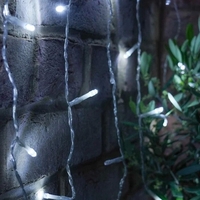 Instalatie Craciun, Tip Perdea, IP44, 6 m x 3 m, 480 LED-uri, Alb rece, cu 8 jocuri de lumini, 31 V, 9W, Interconectabila, Prelungitor 3 m inclus, Fir transparent, Interior/ Exterior, Vafy