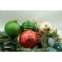 Set de 24 ornamente de brad, Flippy, de tip Glob, Multicolor, cu ø de 8 cm, din plastic, cu finisaj sclipitor , cutie 19 cm lungime x 42 cm inaltime x 19 cm adancime