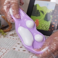 Jucarie Antistres Squishy, Flippy, cu Revenire Lenta, Model Labuta de Pisica Pufoasa, 12.5x10.5 cm, 200g, Squeeze Pinch Family, Ambalaj Transparent, Roz Curcubeu