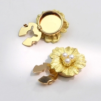 Accesoriu pentru Nasturi, Flippy, Model Floare cu Perle, din Metal, 2.5 x 1.7 cm, Auriu