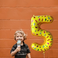 Balon din Folie Metalizata Flippy, Figurina Cifra, Imprimeu Gogosi, Tema Aniversare 100 cm, Ambalaj Individual, Pai inclus, Umflare cu Aer sau Heliu, Multicolor, Cifra 5