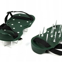 Sandale pentru aerarea gazonului cu 26 tepi metalici, curele reglabile, 30x13 cm, verde
