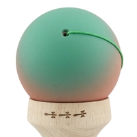 Kendama X Originala, Profesionala, Flippy, Cupe Mari KING SIZE V3, Rubber Grip, Gaura in Baza, Rulment Metalic, din lemn 18 cm, Ata 62/65 cm, Gradient Verde/Roz/Rosu