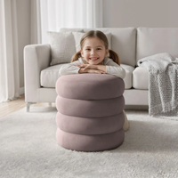 Taburet tapitat Snuggo cu spatiu de depozitare, velur, diametru 42 cm, inaltime 45 cm, roz pudrat