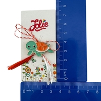 Martisor pentru copii, Jolie, Material Metal, Ambalaj Carton cu Design, Dimensiune Brosa Aproximativ 2x2 cm, Multicolor, Model Broasca Testoasa