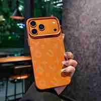 Carcasa Magnetica, Vafy, Compatibila Apple iPhone 17 Pro, din Fibra de Carbon, Litere Fosforescente, Maro