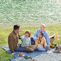 SONGMICS Patura picnic impermeabila 200x200 cm, cu ancore de fixare, pliabila, lavabila, multistrat, albastru cu model frunze