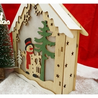 Decoratiune luminoasa, model de Casa cu Om de zapada, maro, lungime: 18 cm, latime: 5 cm, inaltime: 21 cm, lemn, interior/exterior