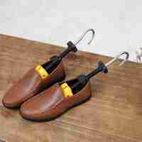 Set 2 sanuri pentru largit si alungit pantofi, din plastic, marime 42-44, galben