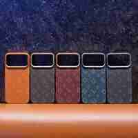 Carcasa Magnetica, Vafy, Compatibila Apple iPhone 17 Pro, din Fibra de Carbon, Litere Fosforescente, Maro