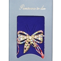 Martisor Brosa Placata cu Aur 24K, Jolie, Ambalaj Carton cu Design, Material Metal, Model Fundita, Dimensiune Brosa 2 - 3 cm, Multicolor