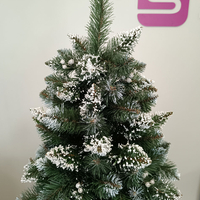 Brad artificial Christmas Deluxe by Sersimo, Crystal nins cu merisoare, 2D, 180cm
