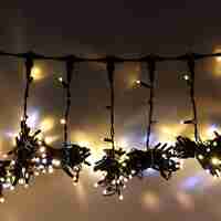 Instalatie Craciun Profesionala de Exterior IP65, Tip Perdea, 4m x 5m, 2000 Led-uri Mari, Alb cald, cu flash, Alimentator si prelungitor 6,5 m, Interconectabila, Fir negru, Vafy