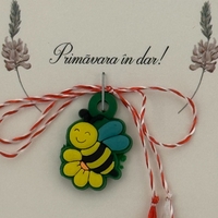 Martisor pentru Copii, Jolie, Material Cauciuc, Ambalaj Carton cu Design, Multicolor, Model Albinuta