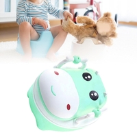Olita pentru Copii, Flippy, +1an, Portabila, Design Vacuta cu Capac, Model Prietenos, Non-Toxic, cu Manere, Compartiment Detasabil, Perie Inclusa, Usor de Curatat, Verde