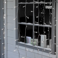 Instalatie Craciun, Tip Perdea, IP44, 3 m x 1 m, 180 LED-uri, Alb rece, 8 jocuri de lumini, Transformator cu telecomanda, Interconectabila, Prelungitor 5 m inclus, Fir transparent, Interior/ Exterior, Vafy