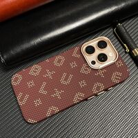 Carcasa Magnetica, Vafy, Compatibila Apple iPhone 16 Pro, din Fibra de Carbon, Litere Fosforescente, Maro